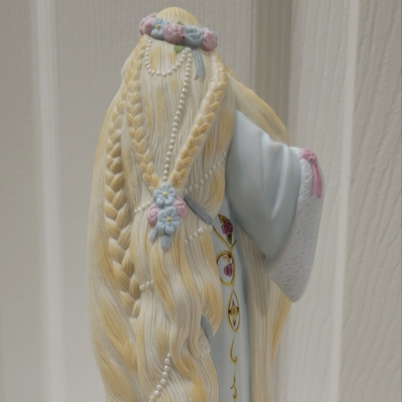 The Legendary Princess - Picture 3 of 16